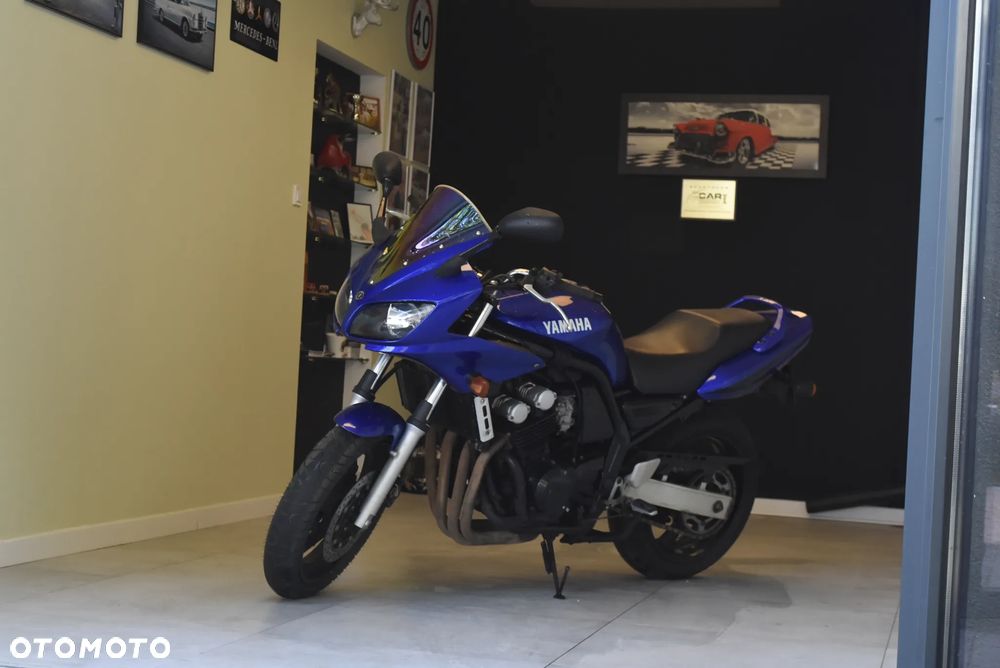 Yamaha FZS - 11
