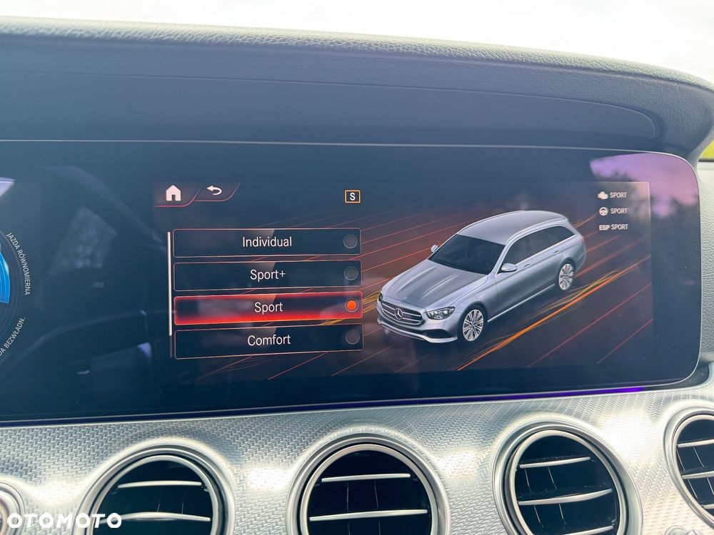 Mercedes-Benz Klasa E 200 9G-TRONIC Exclusive - 29