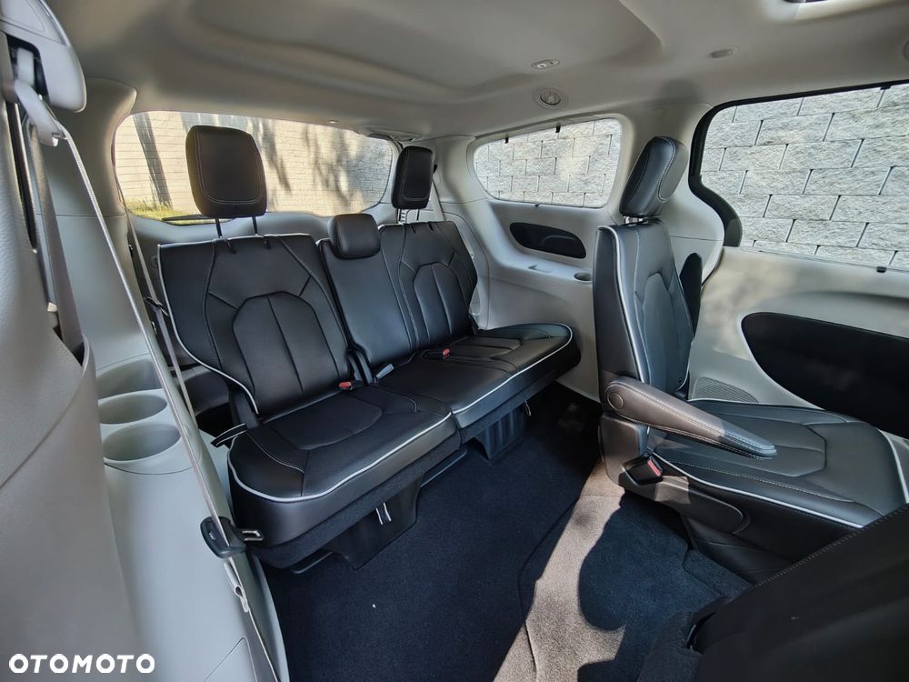 Chrysler Pacifica - 33