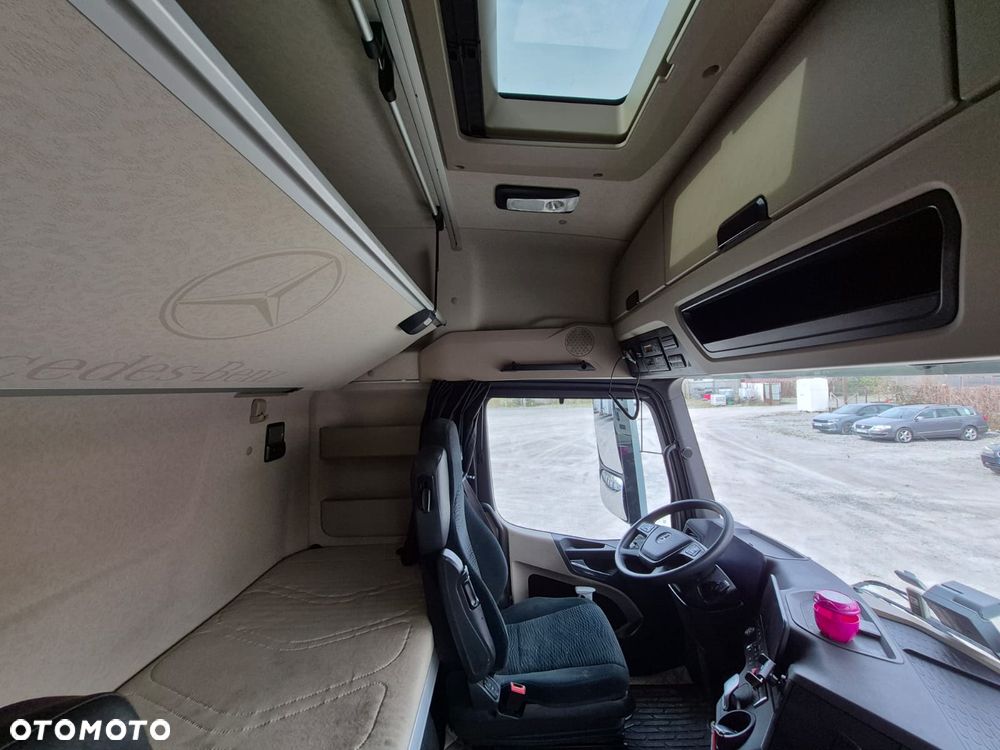 Mercedes-Benz Actros 1848 Low Deck Mega - 13