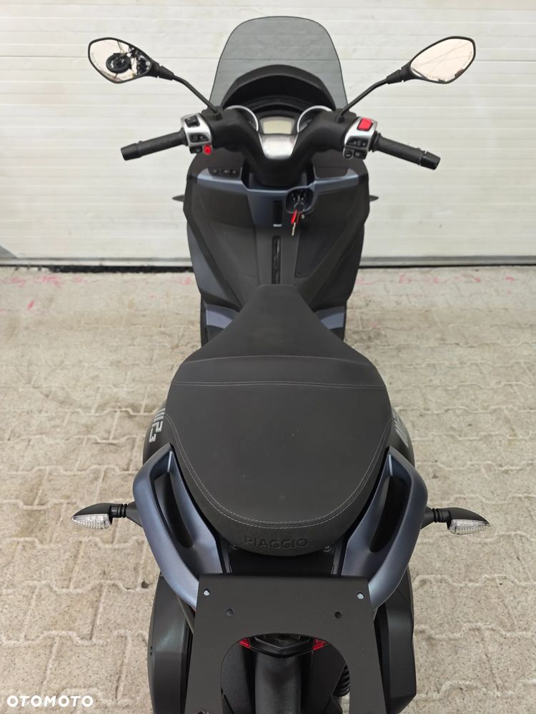 Piaggio MP-3 - 25
