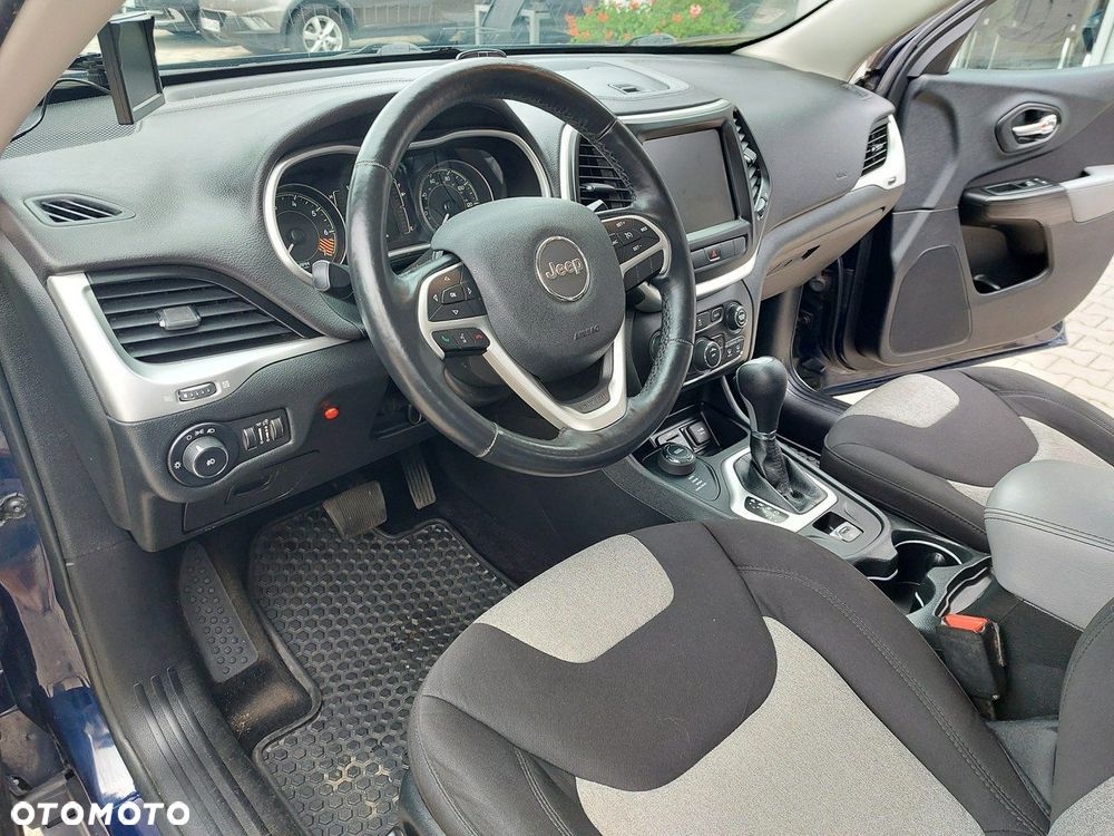 Jeep Cherokee - 10