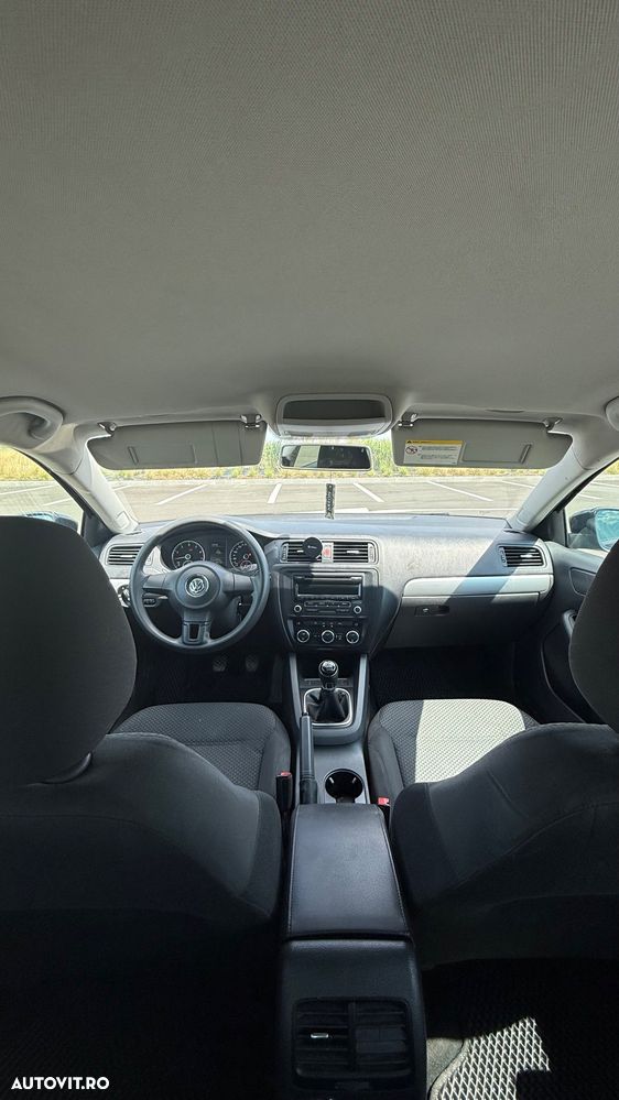 Volkswagen Jetta - 8