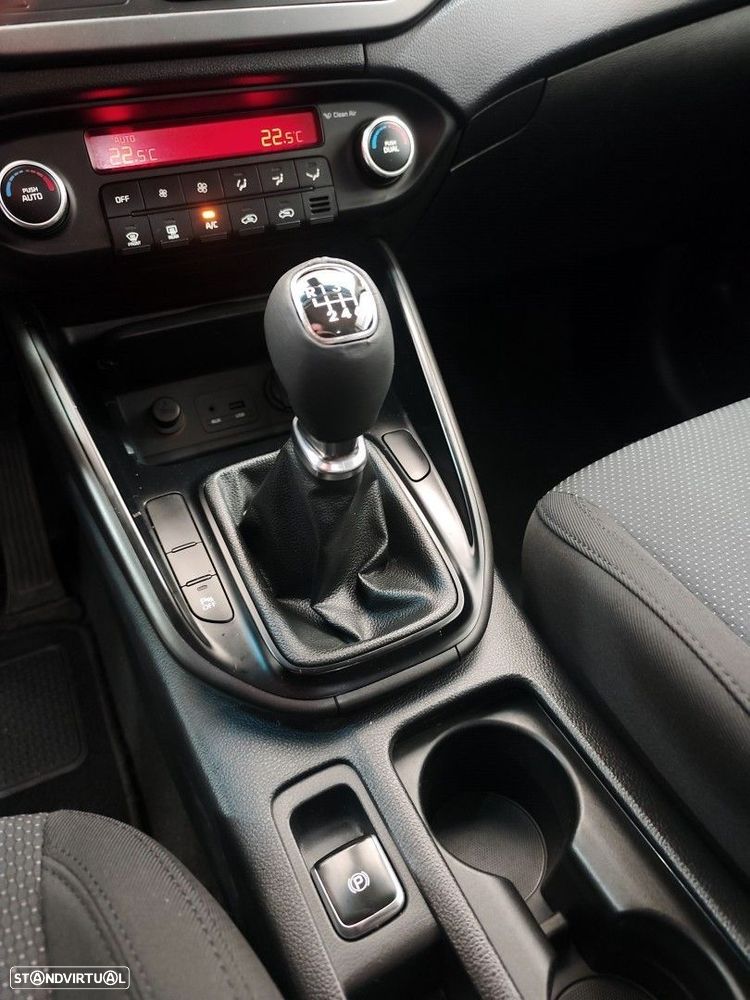 Kia Carens 1.7 CRDi ISG TX - 30