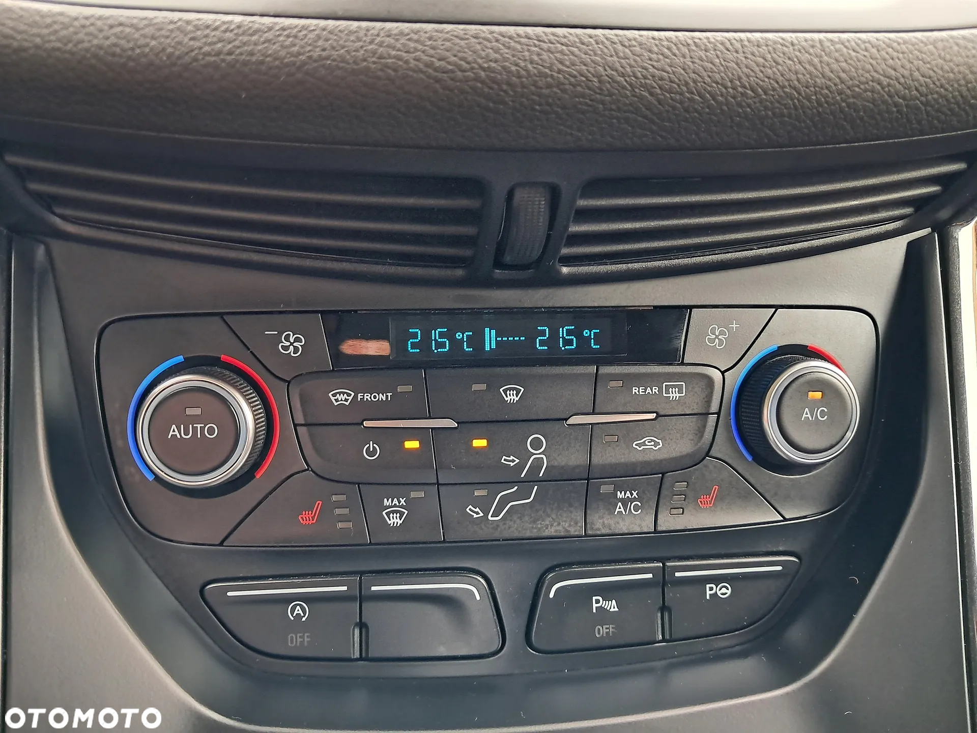 Ford Kuga 1.5 EcoBoost 2x4 Titanium - 16