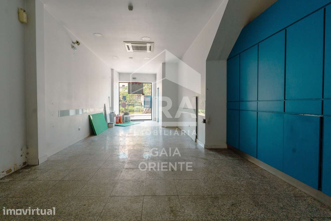 Moradia T5 com comércio no centro dos Carvalhos - Grande imagem: 3/24
