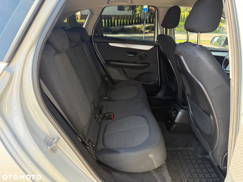 BMW Seria 2 218d - 15