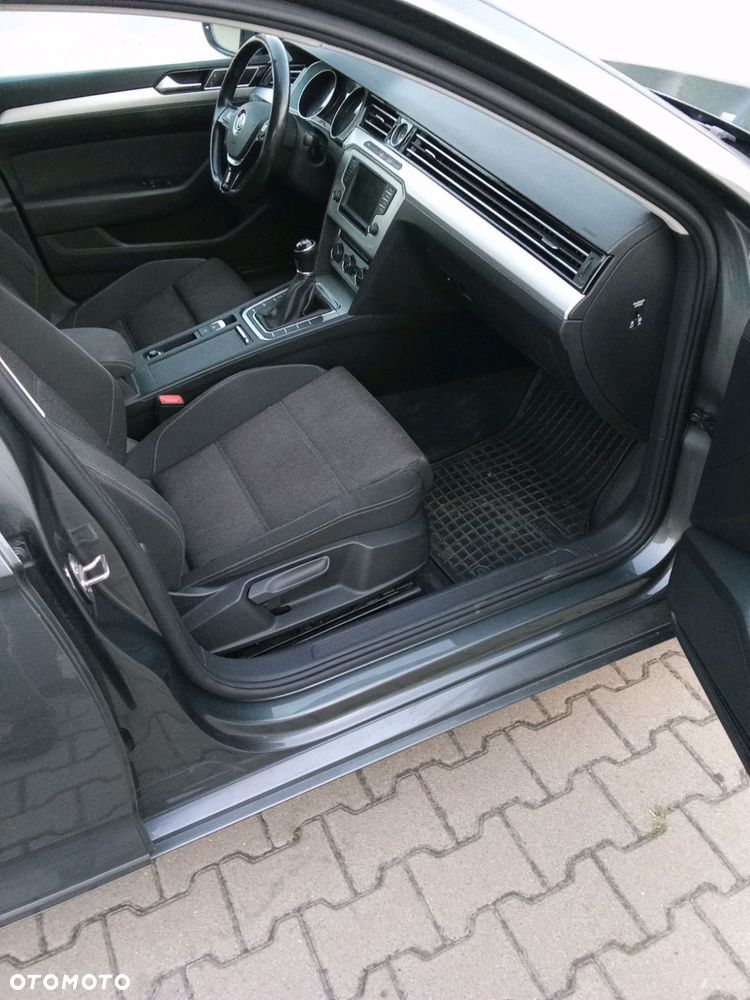 Volkswagen Passat 1.6 TDI BMT Comfortline - 11
