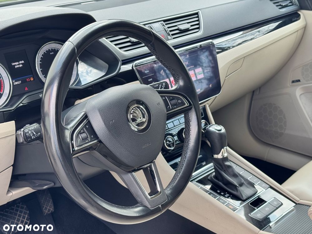 Skoda Superb 2.0 TDI 4x4 L&K DSG - 23