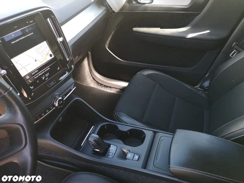 Volvo XC 40 D4 AWD Geartronic Momentum - 28