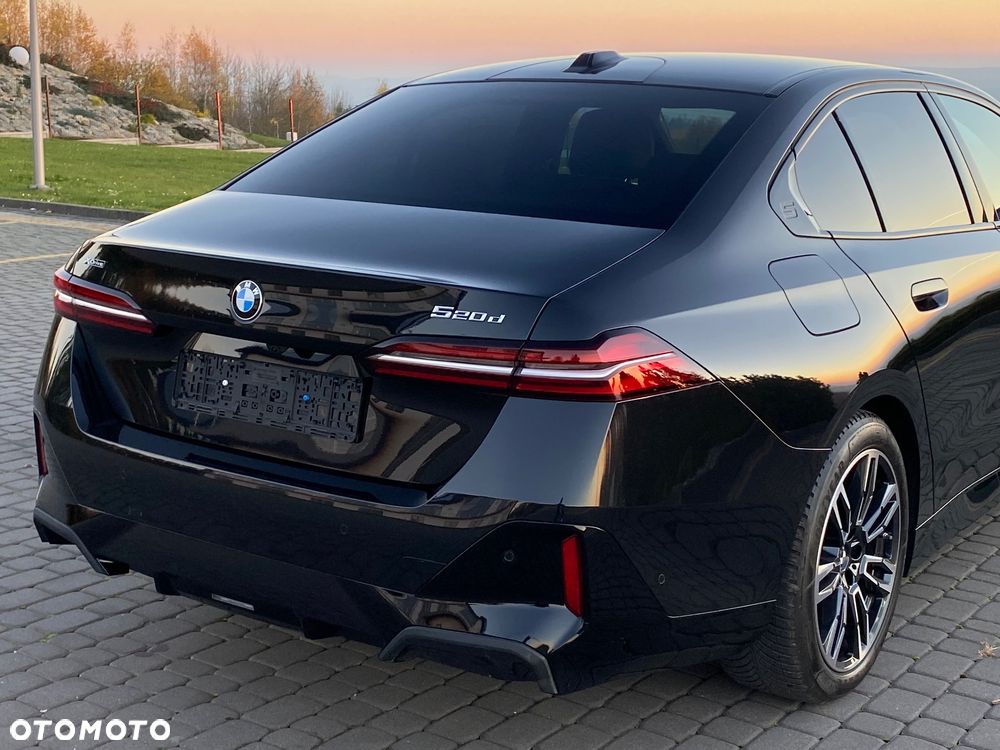 BMW Seria 5 520d xDrive - 14