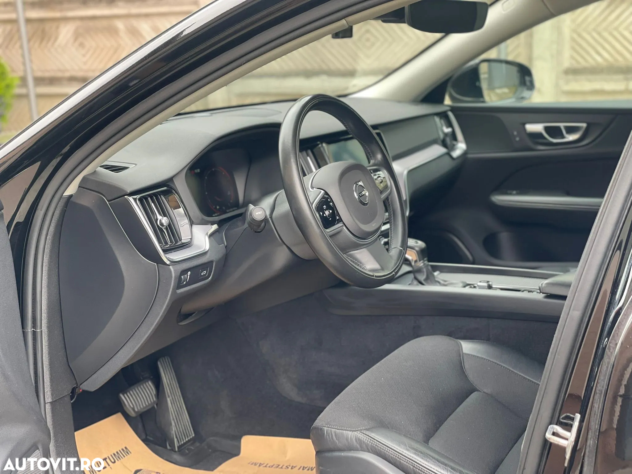 Volvo V60 D3 Momentum Pro - 2