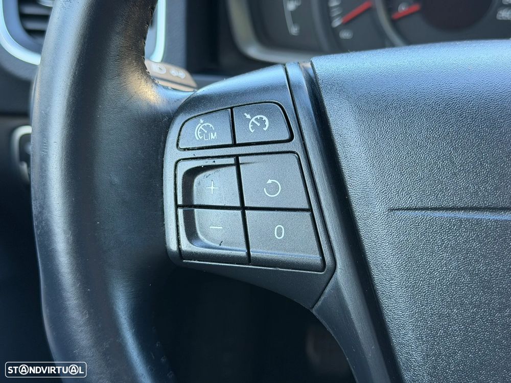 Volvo V60 D2 Momentum - 14