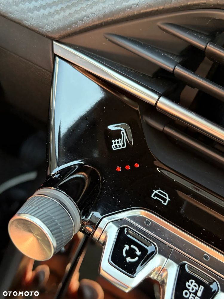 Peugeot 208 - 16