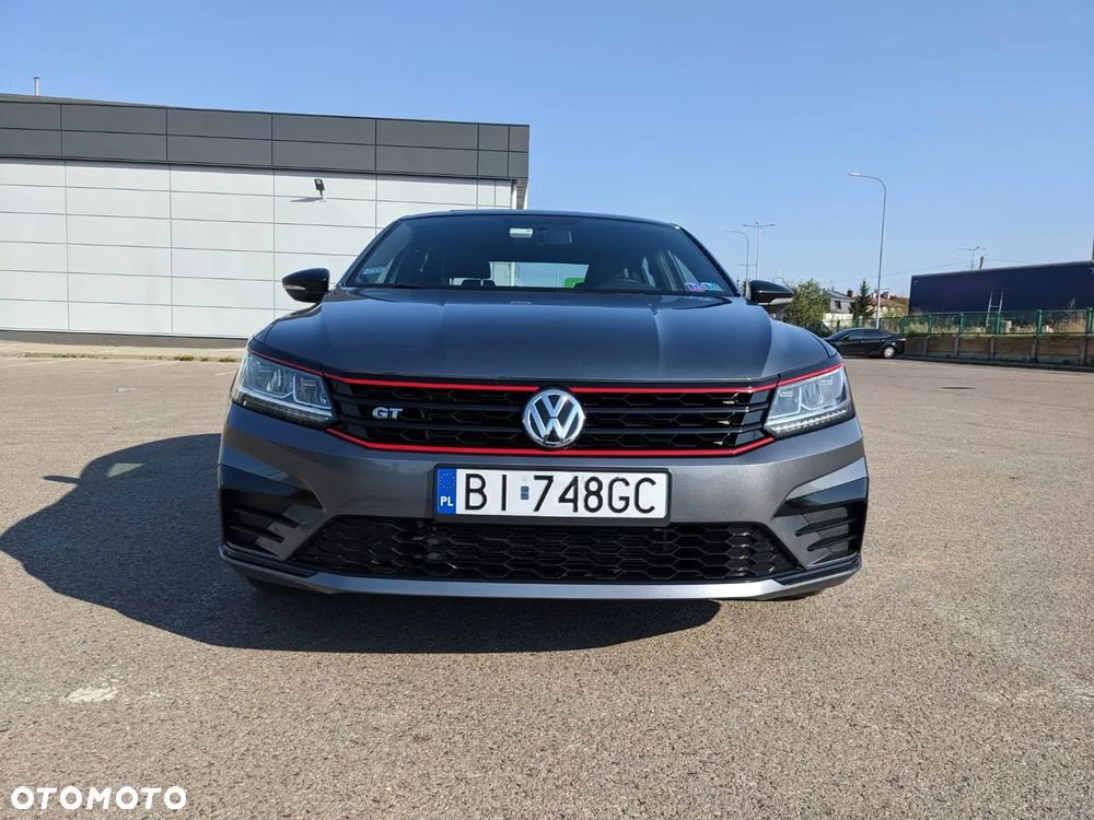 Volkswagen Passat - 4