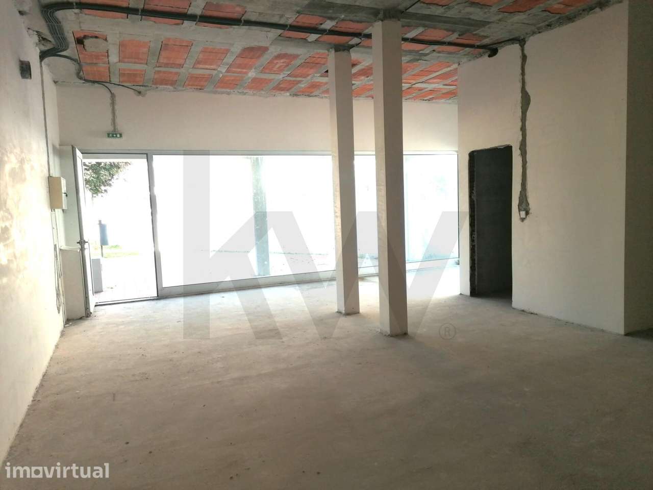 Loja comercial inserida em área habitacional para escritório, quiosque - Grande imagem: 4/17
