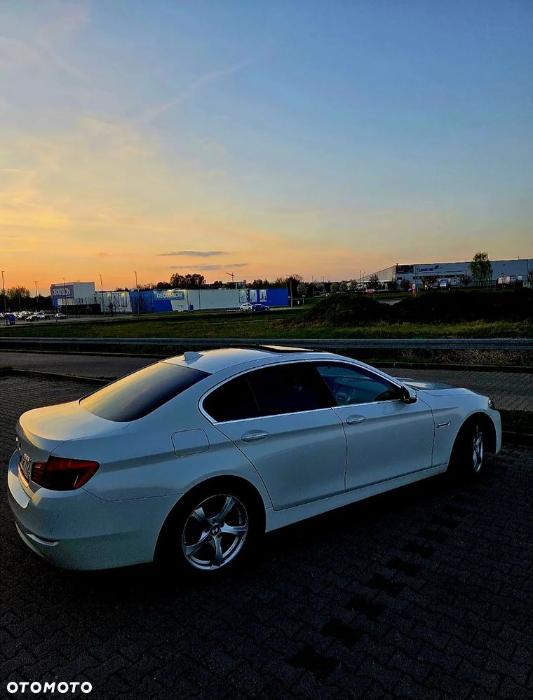 BMW Seria 5 528i xDrive Luxury Line - 1