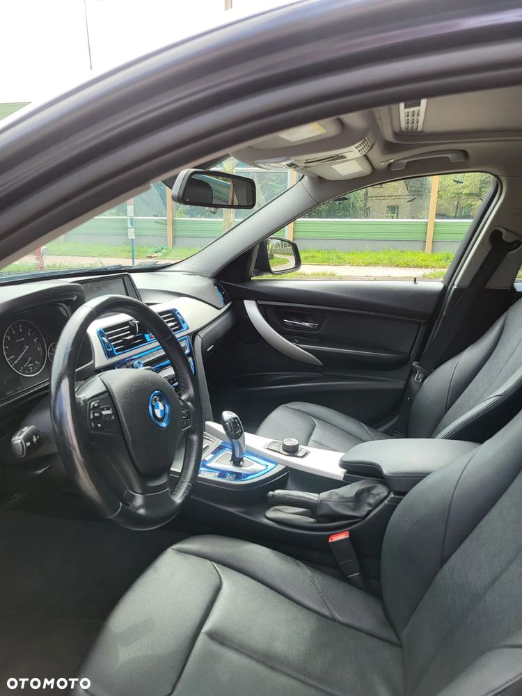 BMW Seria 3 320i - 12