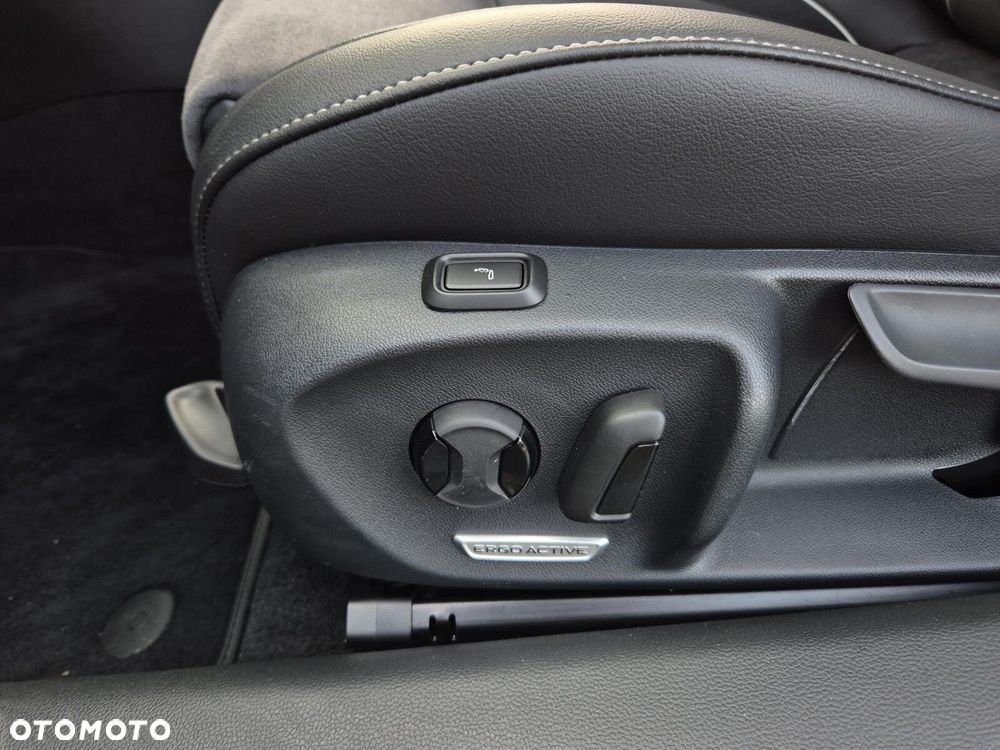 Volkswagen Passat - 12