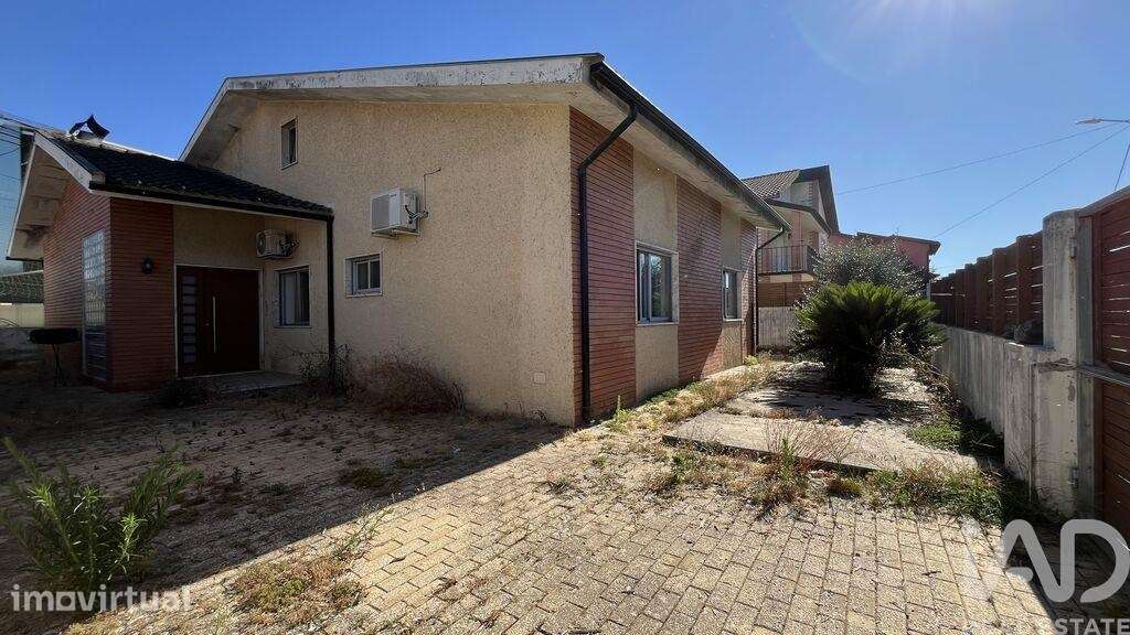 Moradia isolada T4 em Taveiro, Ameal e Arzila - Grande imagem: 2/19