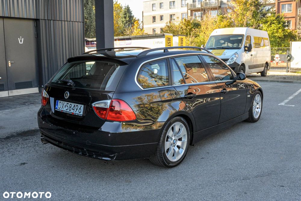 BMW Seria 3 325i Touring - 4
