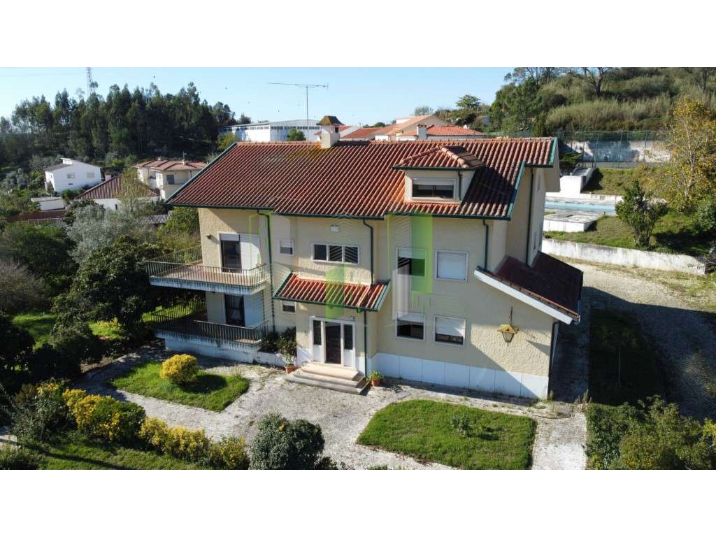 Moradia BI-FAMILIAR com piscina e campo de Tenis em Coimbra - Grande imagem: 2/30
