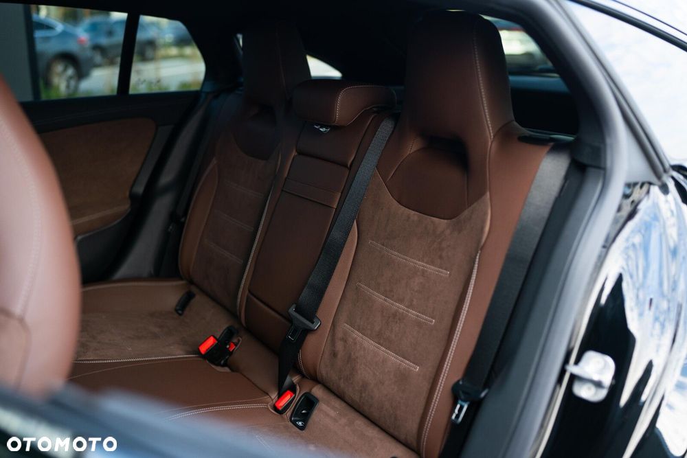 Mercedes-Benz CLA - 31