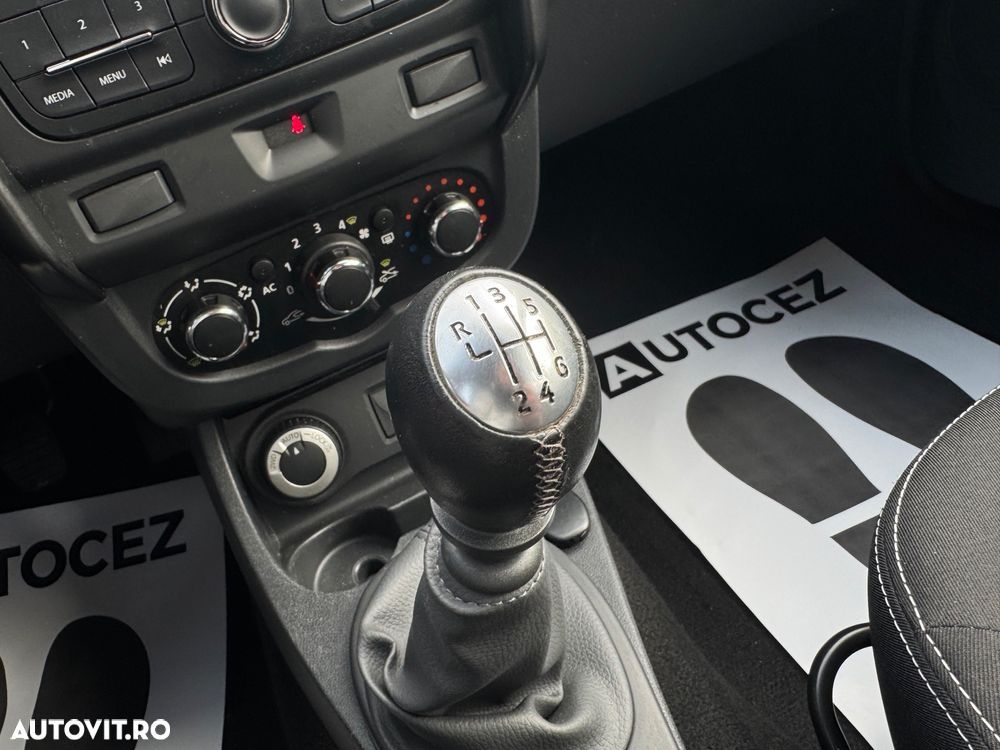 Dacia Duster 1.6 16V 4x4 - 13