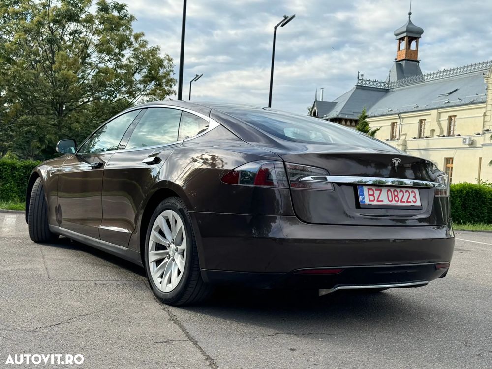 Tesla Model S 85 - 18