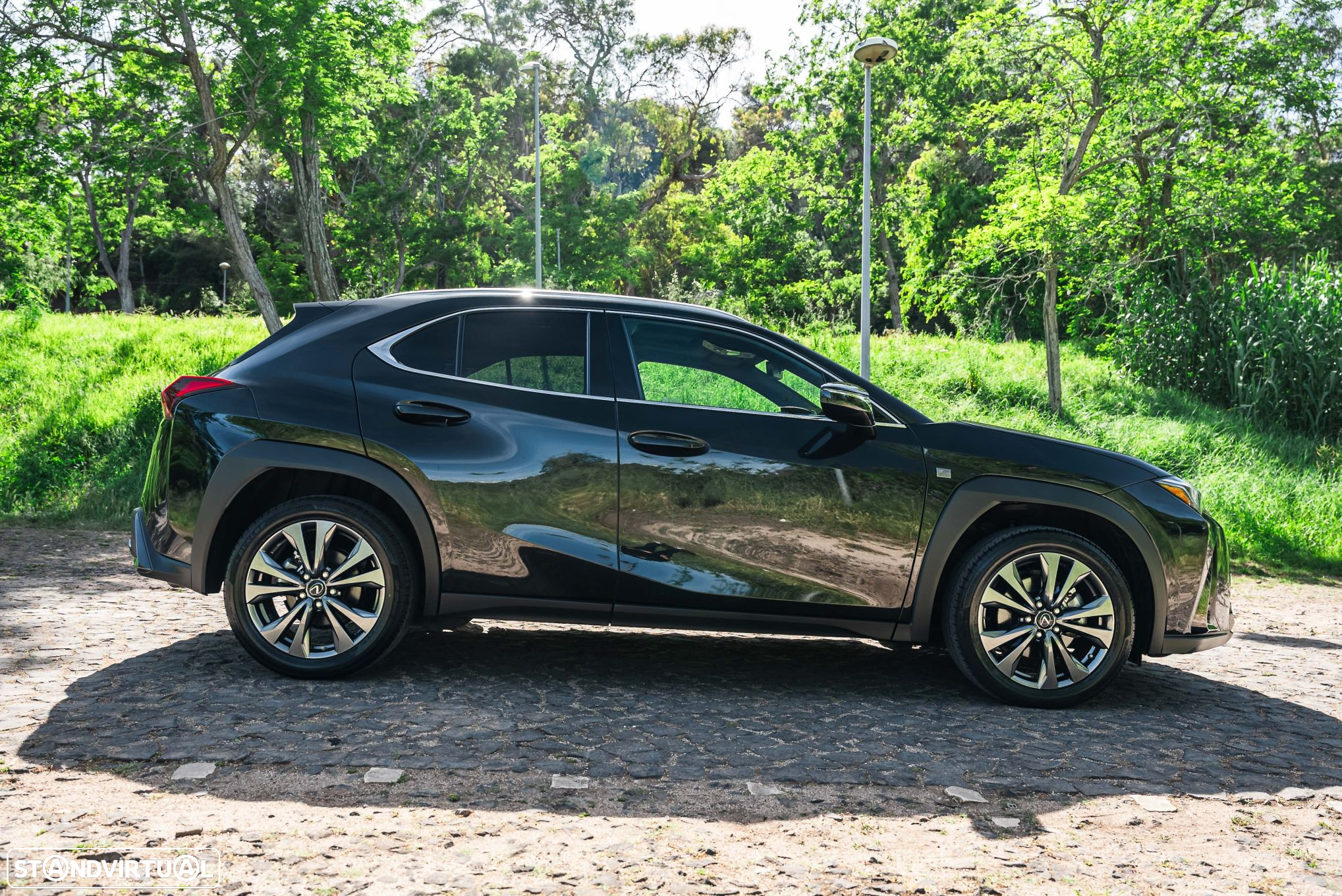 Lexus UX 250h Sport (Ecrã 12.3) - 17