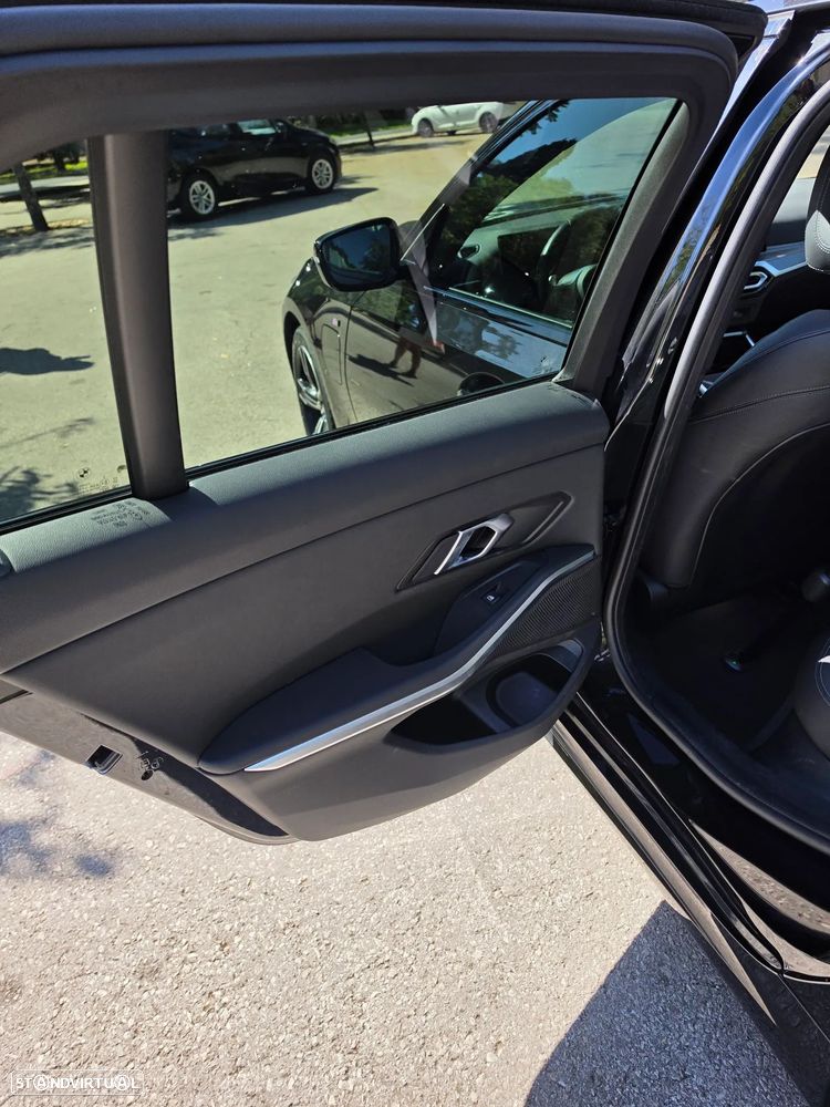 BMW 330 e Pack Desportivo M Auto - 4