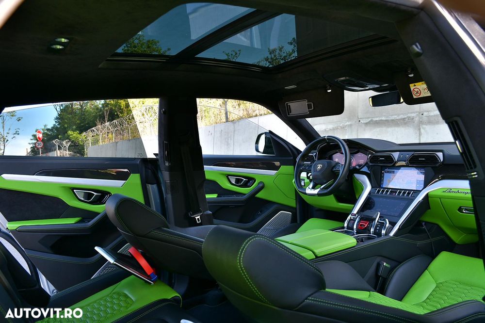 Lamborghini URUS Standard - 32