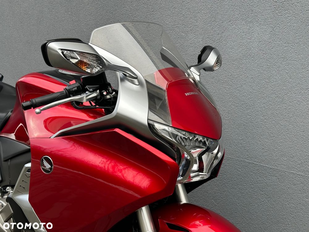 Honda VFR - 13