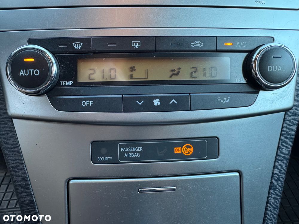 Toyota Avensis 2.0 D-4D - 16