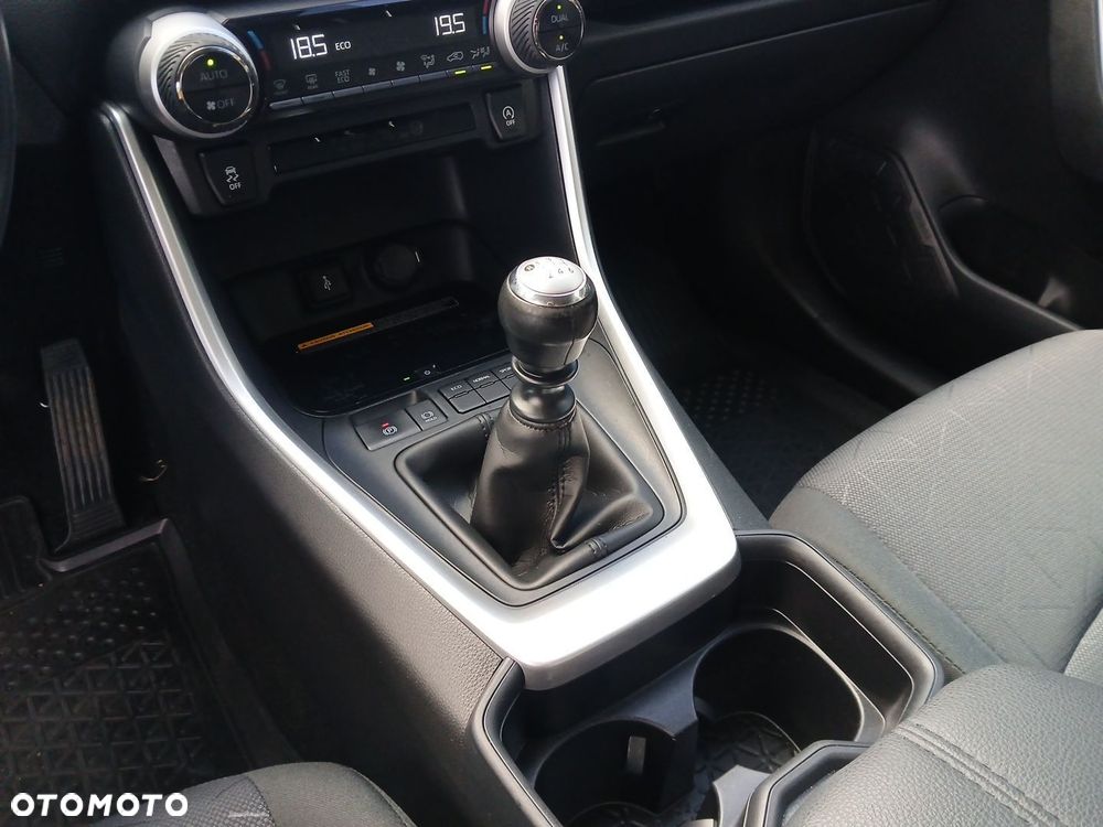 Toyota RAV4 2.0 Comfort 4x2 - 27