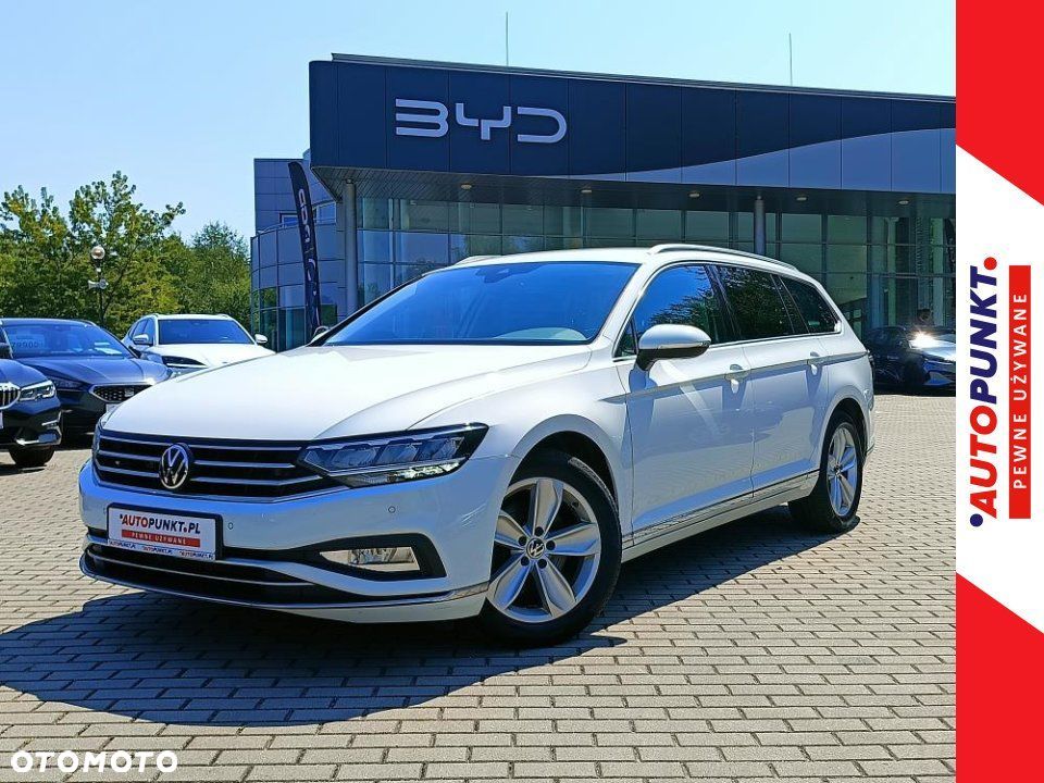 Volkswagen Passat - 1