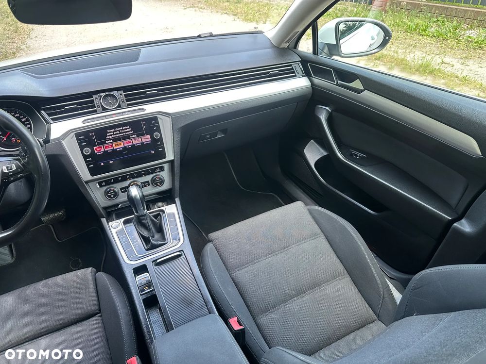 Volkswagen Passat 2.0 TDI SCR Trendline DSG - 25