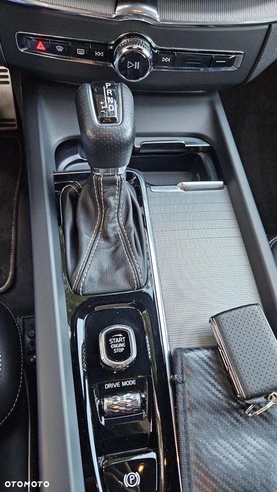 Volvo XC 60 D5 AWD Geartronic RDesign - 17