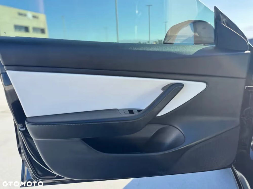Tesla Model 3 Langstreckenbatterie Allradantrieb Dual Motor Performance - 27