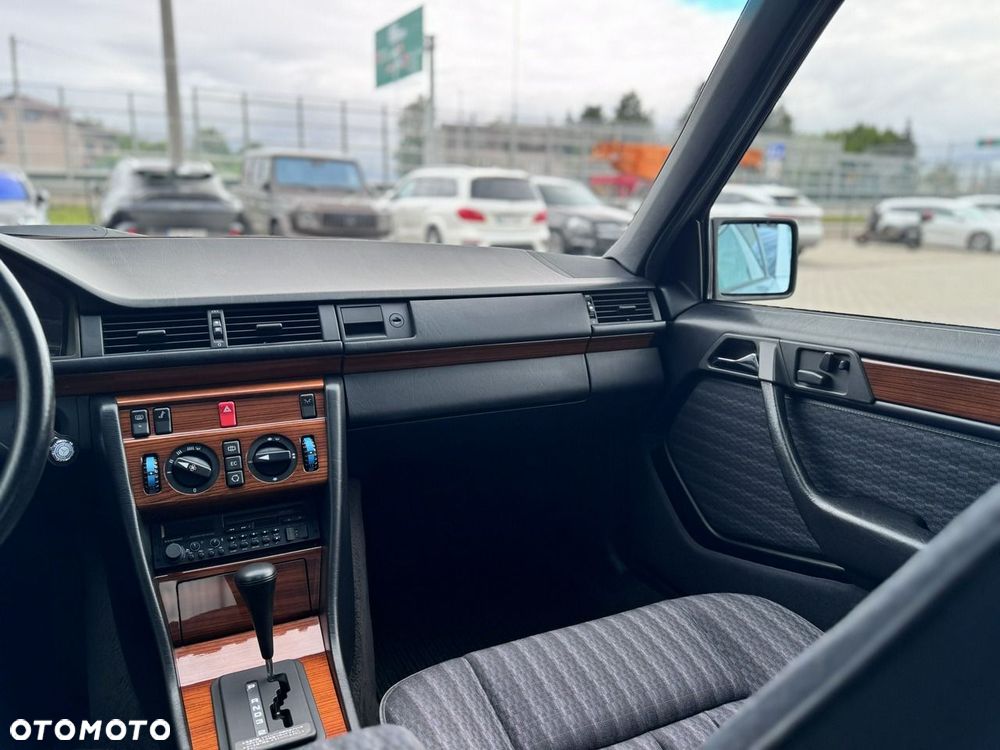 Mercedes-Benz W124 (1984-1993) - 23
