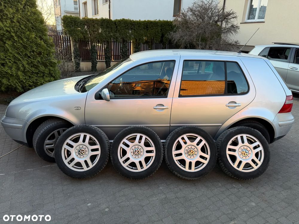 Volkswagen Golf - 25