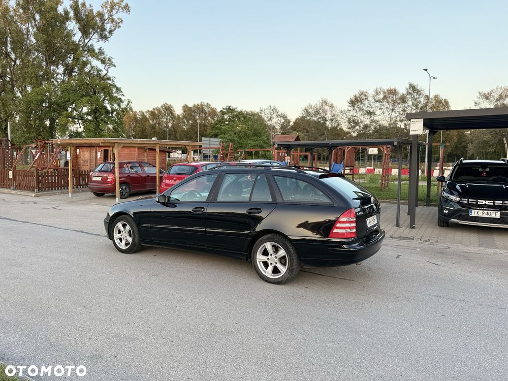 Mercedes-Benz C-Class 2006 photo 3