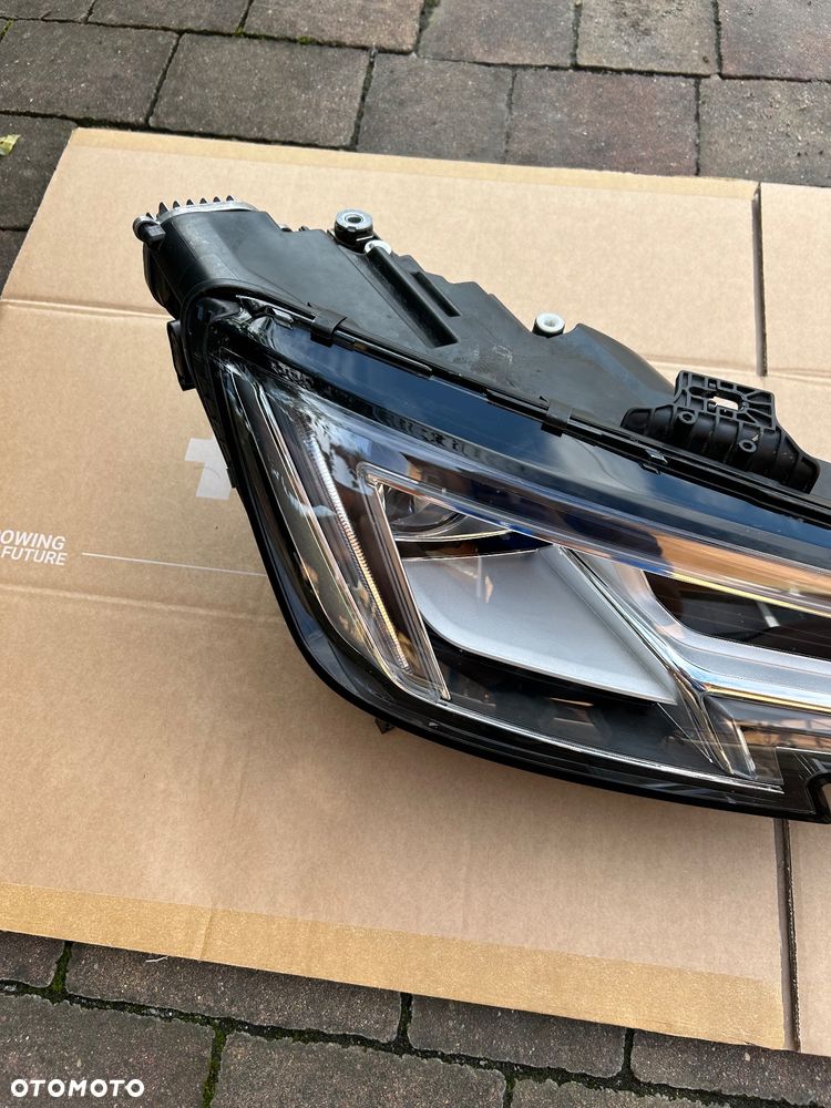 Audi A4 B9 lampa prawy przód 8W094103 full led - 3