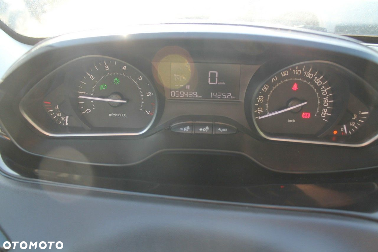 Peugeot 208 - 14