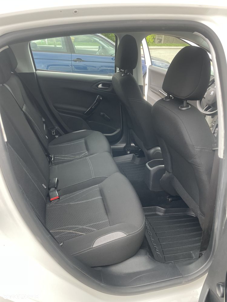 Peugeot 208 - 16