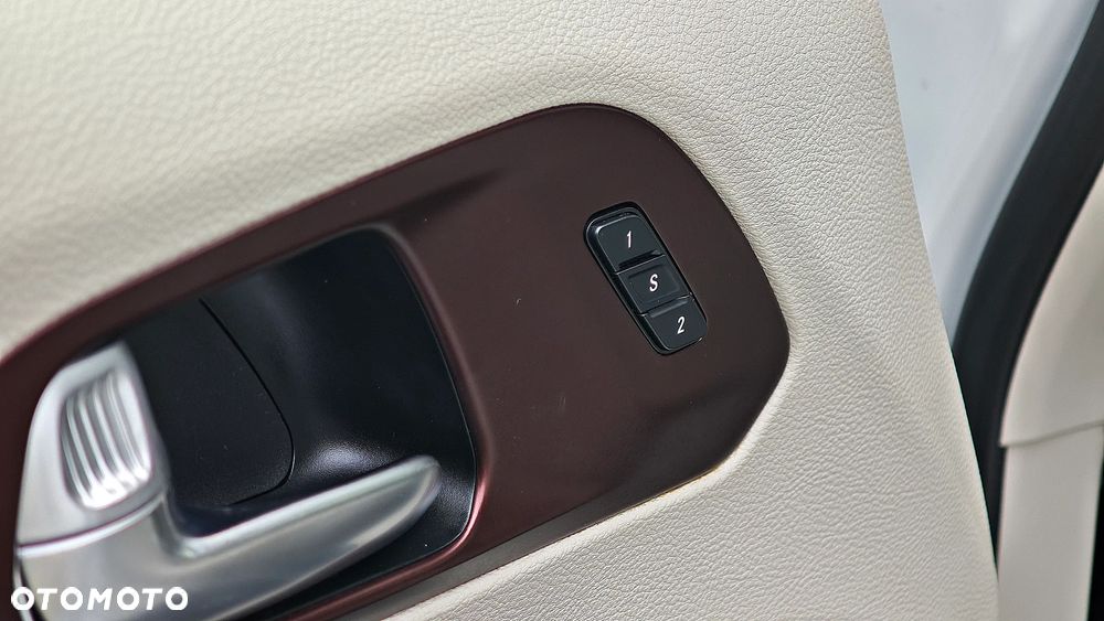 Chrysler Pacifica - 23