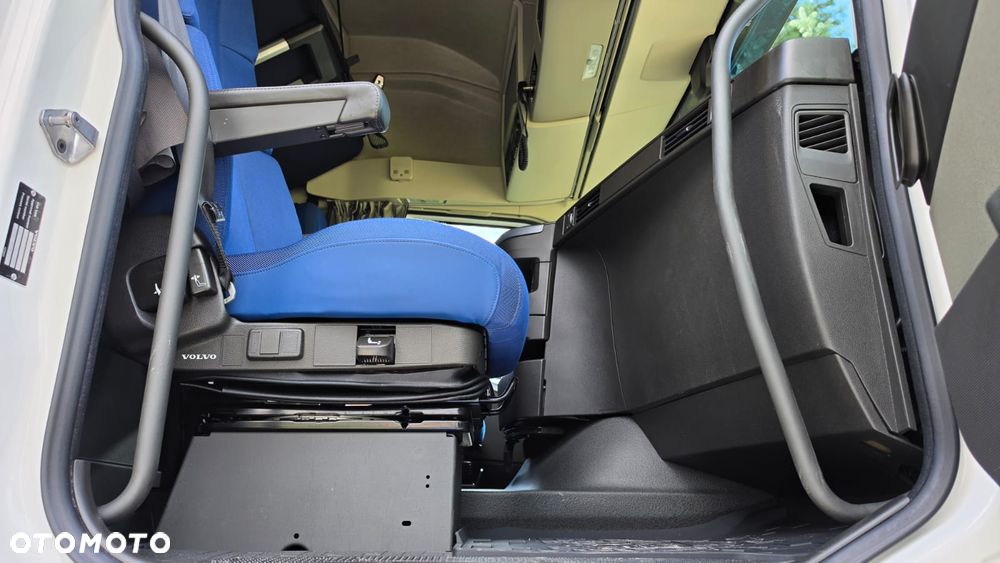 Volvo ///FH///500///2023/// GLOBETROTTER///XXL///FULLLED/// VIRTUAL COCPIT///KLIMATYZACJA POSTOJOWA///ALUFELGI///RADARY/// KAMERA///WYŚWIETLACZ OBCIĄŻENIA/// ZABUDOWY MIĘDZYOSIOWE/// STAN BARDZO DOBRY - 27