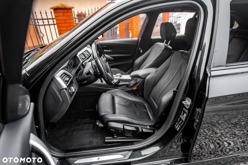 BMW Seria 3 330i xDrive Edition M Sport Shadow - 14