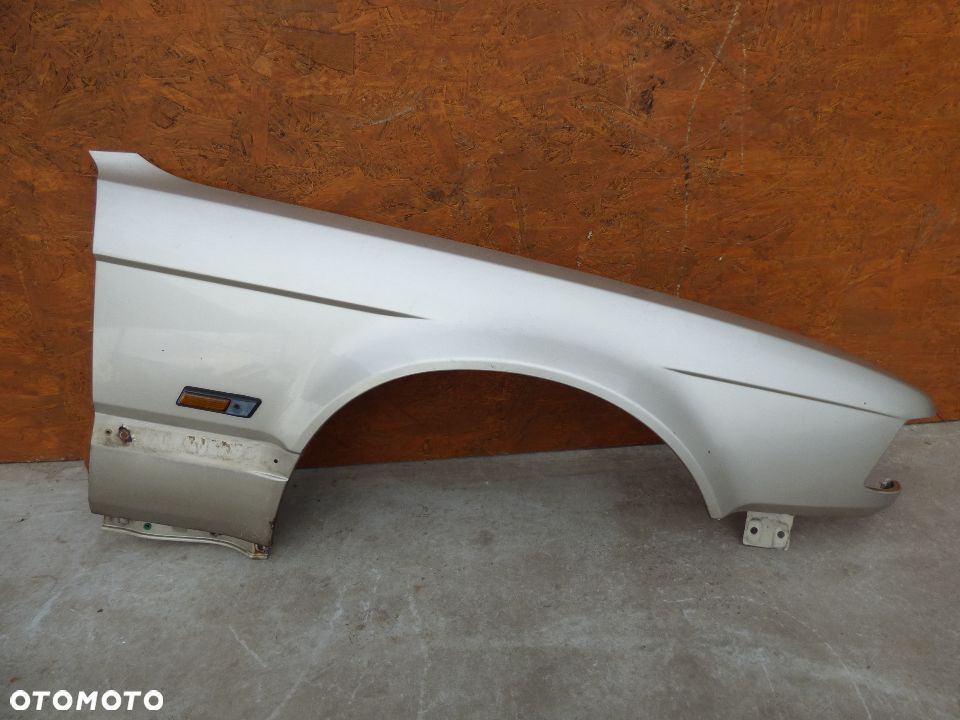 BMW E32 BŁOTNIK PRAWY  PRZÓD - 1