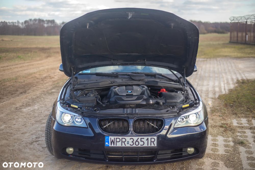 BMW Seria 5 550i - 11